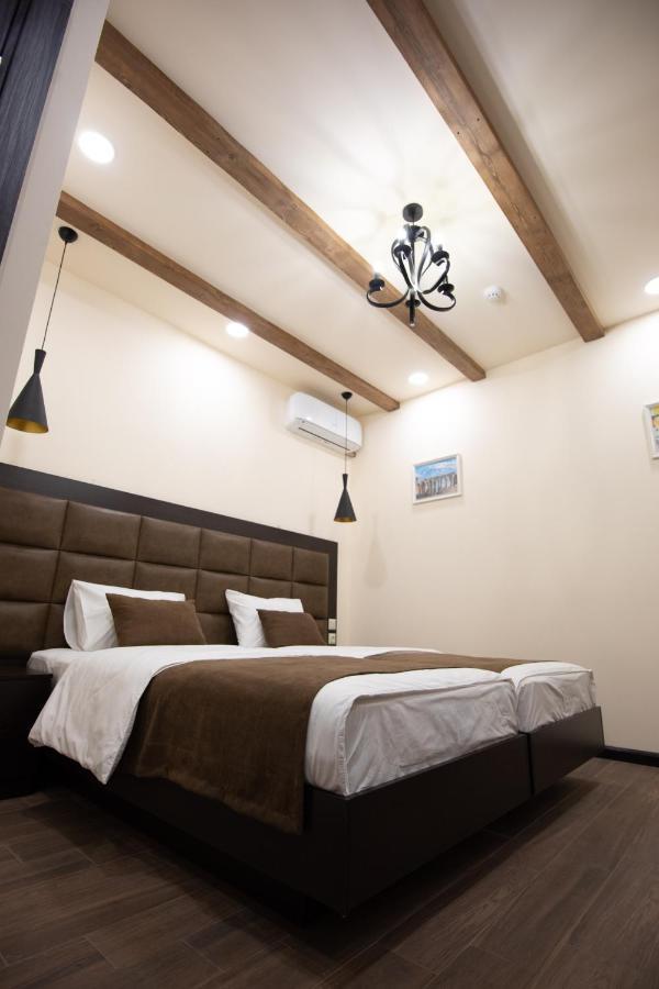 Boutique Living Hotel Yerevan Exterior photo